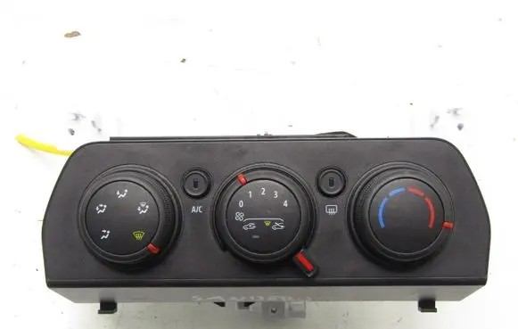 Dacia Sandero III Climate control unit 275004395R