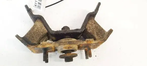 KIA Sorento Engine mount bracket 