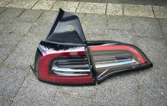 Tesla Model 3 Rear/tail lights 1502086-00-D 1502088-00-B