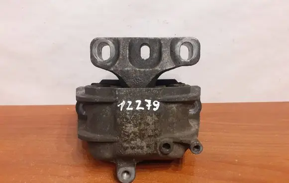 Volkswagen PASSAT B6 Engine mount bracket 1K0199262
