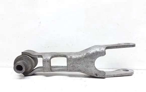 Volvo V50 Engine mount bracket 30793127 30778943