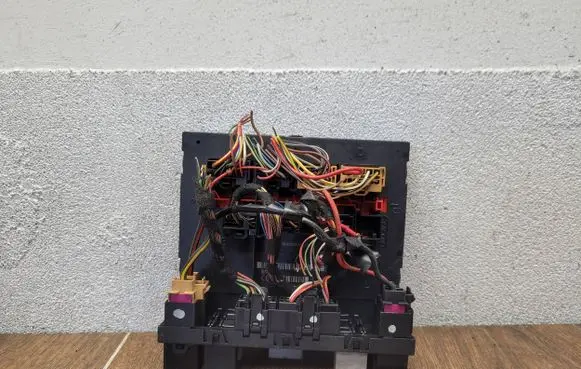 Volkswagen Tiguan Comfort/convenience module 3C8937049E 09434561 H54S2602