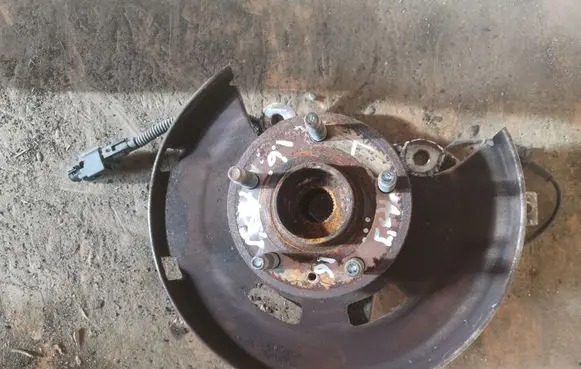 Opel Astra J Front wheel hub