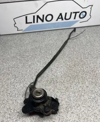 BMW 3 E46 Tailgate exterior lock 8196052