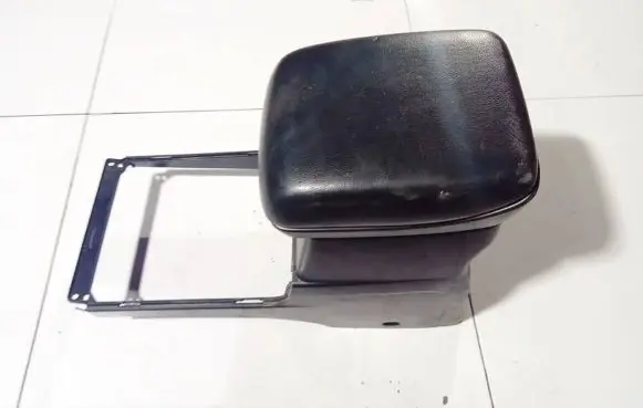 Suzuki Grand Vitara II Armrest