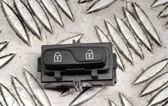 Volvo V70 Central locking switch button 31343100
