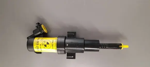 BMW 3 E46 Headlight washer spray nozzle 8362823 61678362823