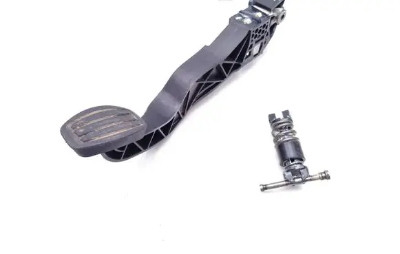 Opel Grandland X Clutch pedal 