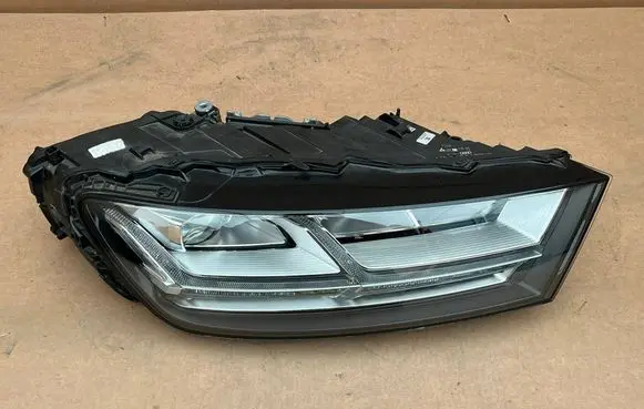 Audi Q7 4M Headlight/headlamp 4M0941034A