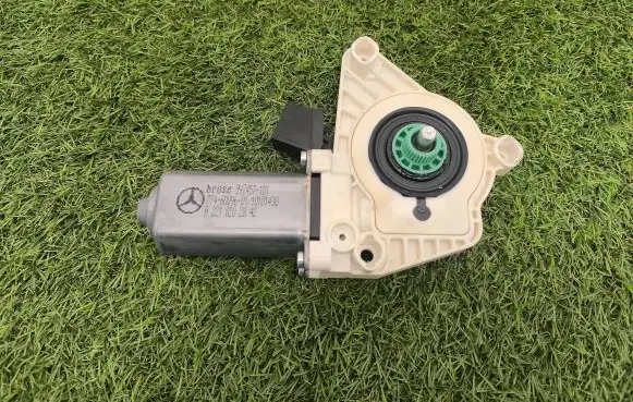 Mercedes-Benz S W221 Front door window regulator motor A2218202842