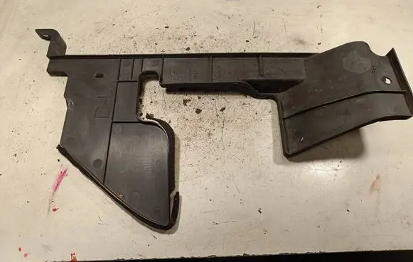 Nissan X-Trail T32 Other engine bay part 