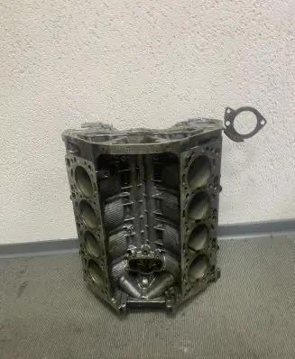 BMW 5 F10 F11 Engine block 7567643 E689 24168110