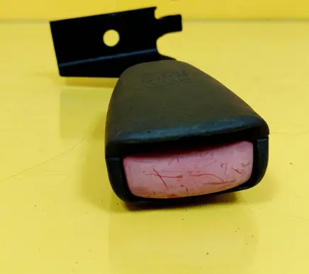 Rear seatbelt buckle