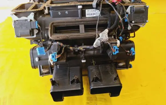 Audi A8 S8 D3 4E Electric car heater 4E0820003M