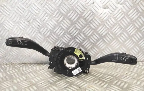 Skoda Fabia Mk2 (5J) Indicator stalk 6R0959654 2112120636