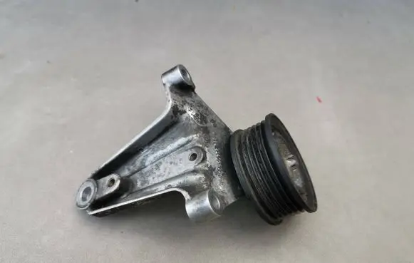 Mercedes-Benz ML W166 Alternator belt tensioner pulley A2762340939