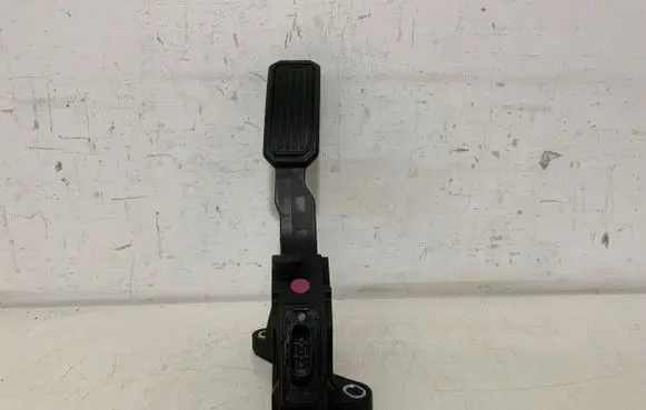 Toyota Avensis T270 Accelerator throttle pedal 7811005040