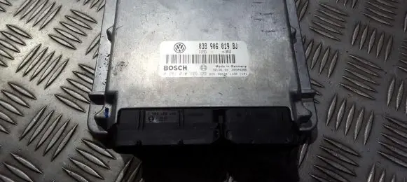 Volkswagen PASSAT B5 Engine control unit/module 038906019bj 028101017628sa4086