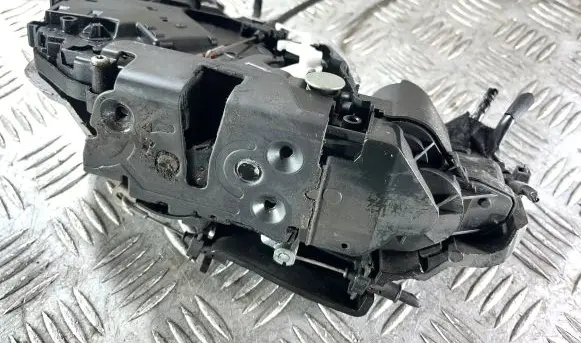 Volvo C70 Front door lock 30632851