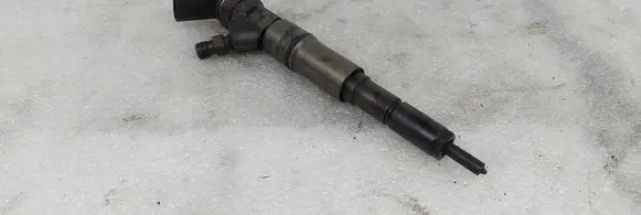 BMW 5 E60 E61 Fuel injector 0445110131 7789661