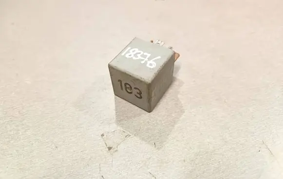 Volkswagen Golf V Other relay 357911253 50237003