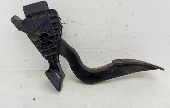 Mazda 3 II Accelerator throttle pedal 1988003480