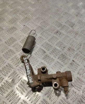 Mitsubishi Pajero Sport I Brake power pressure regulator 