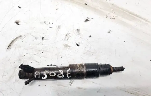 Volkswagen PASSAT B5 Fuel injector 028130201G