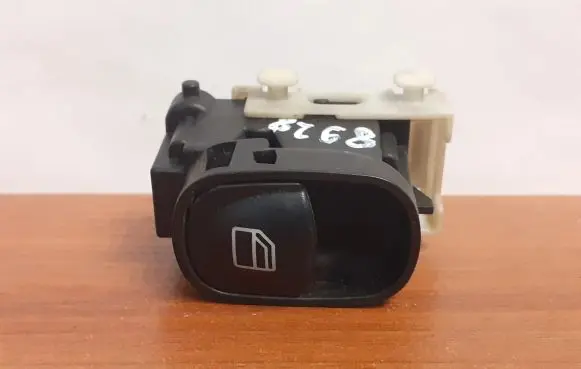 Mercedes-Benz C W203 Electric window control switch 8928 A2038200210