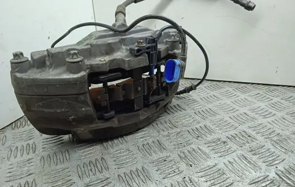 Mercedes-Benz C W205 Front brake caliper