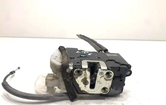 Hyundai ix35 Front door lock 813102Y000