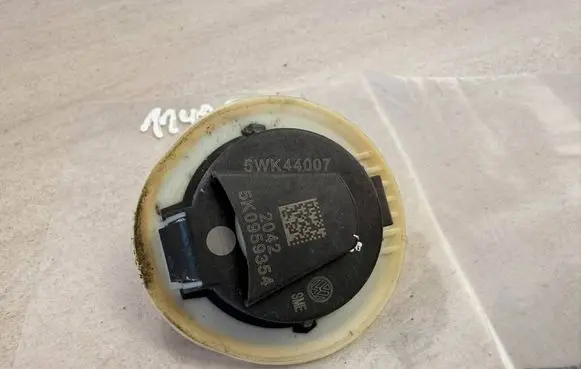Volkswagen Jetta VI Airbag deployment crash/impact sensor 5K0959354