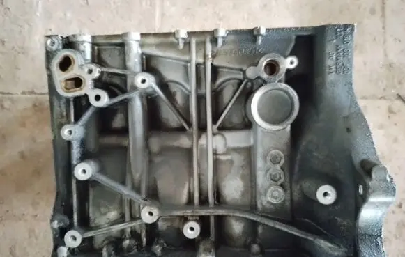 Skoda Yeti (5L) Engine block 