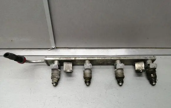 Mitsubishi Colt Fuel injectors set MR988977