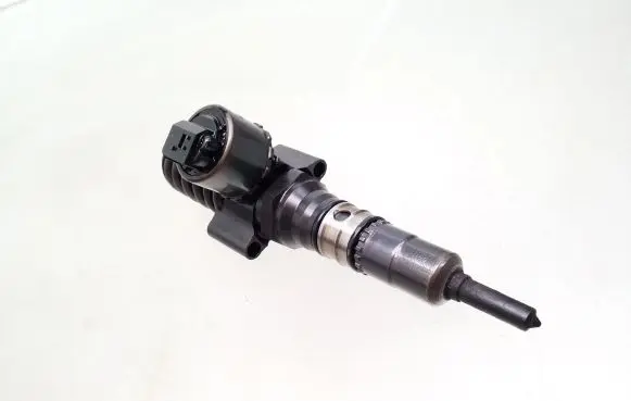 Audi A3 S3 8P Fuel injector 03G130073B 0414720403