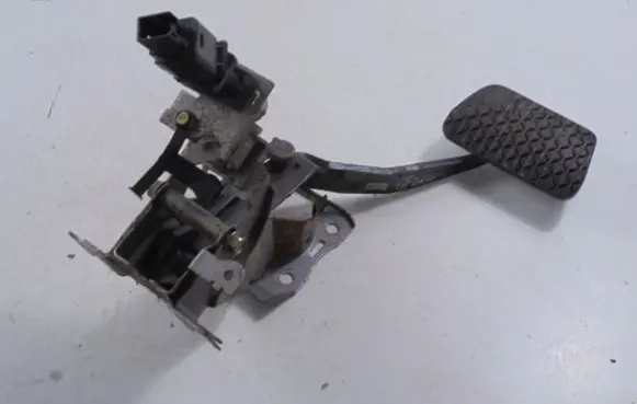 Mazda 6 Brake pedal GFGK1F