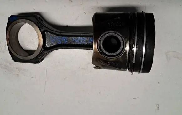 Mercedes-Benz C W204 Piston 65100
