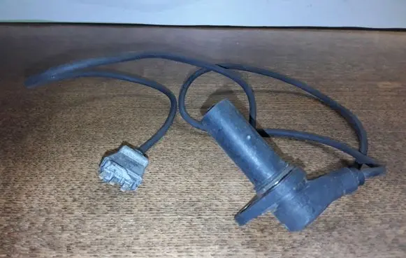 Seat Alhambra (Mk1) Crankshaft position sensor ABE038907319E ABE038907319