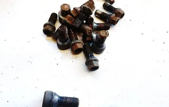 Mini One - Cooper Coupe R56 Nuts/bolts 