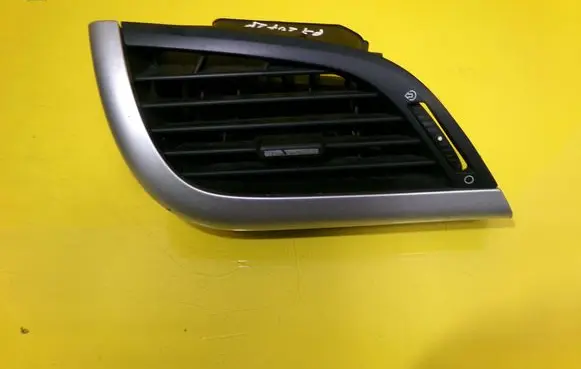 Peugeot 207 Dashboard side air vent grill/cover trim 9650088577