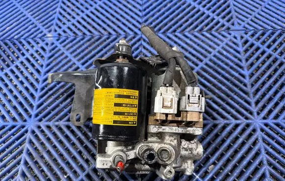 Toyota Prius+ (ZVW40) ABS Pump 4707012010