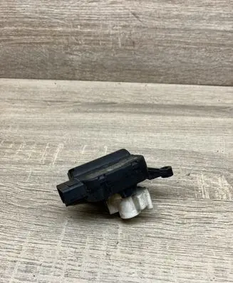 Audi A3 S3 8P Air flap motor/actuator 1K0907511D 0132801337