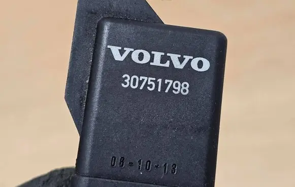 Volvo XC70 Glow plug pre-heat relay 0281003037