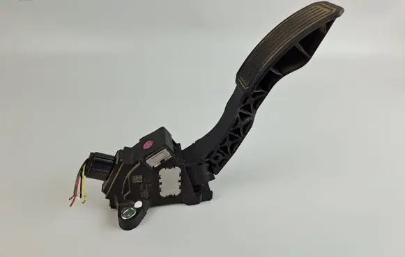 Toyota Avensis T270 Accelerator throttle pedal 7811002020
