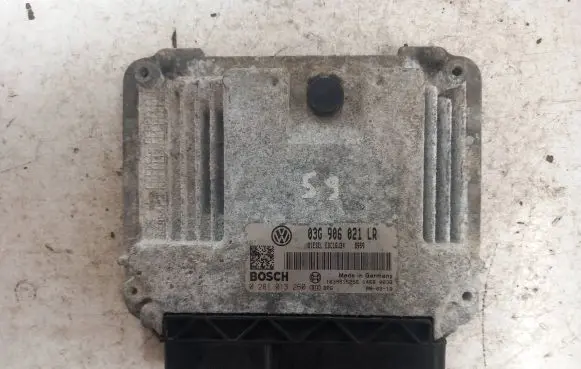 Volkswagen PASSAT B6 Engine control unit/module 03G906021Lr 0281013260