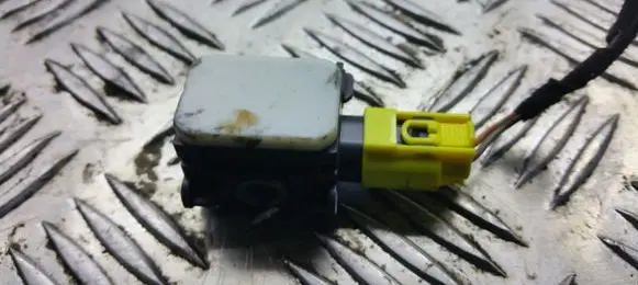 Mercedes-Benz ML W164 Airbag deployment crash/impact sensor 0038202826