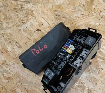 Volkswagen Polo VI Fuse module 2Q0927105A
