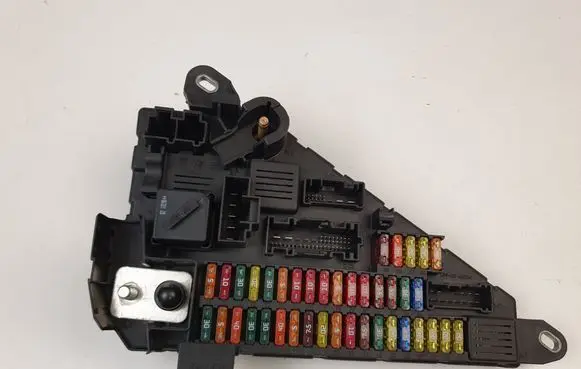 BMW 5 E60 E61 Fuse module 6906618