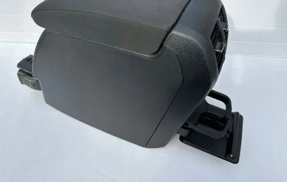 Volkswagen Golf V Cup holder front 