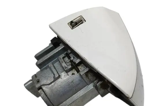 Mercedes-Benz A W177 Front door lock (next to the handle) 